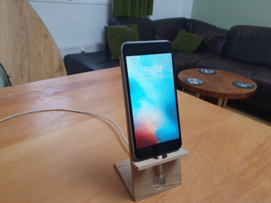 Oak iPhone Stand